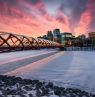 Peace Bridge im Winter, Calgary, Alberta - Credit: @lindsaysmithphoto