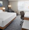Zimmer 1 King, Delta Hotels by Marriott Calgary Airport In-Terminal, Calgary, Alberta Credit - Exepdia
