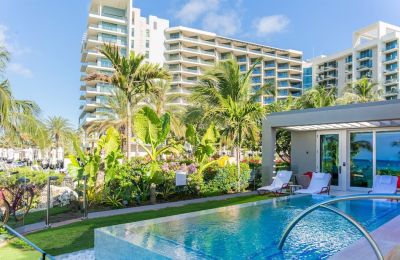 CYM/Grand Cayman/Seven Mile Beach/Kimpton Seafire Resort + Spa/Aussenansicht