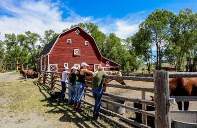 MT/Circle Bar Guest Ranch/Rote Scheune