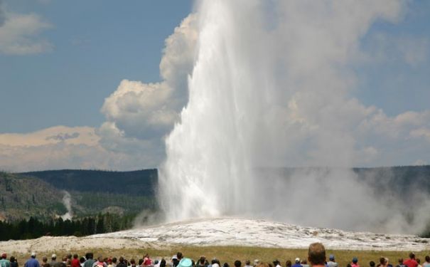 WY/Yellowstone National Park/Old Faithful Touristen