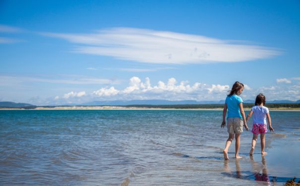 NB/Kouchibougac NP/Kinder am Strand