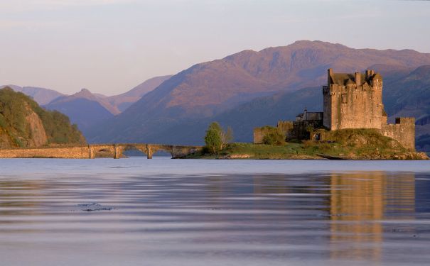 SCO/Castles/Eilean Donan Castle/Abenddämmerng