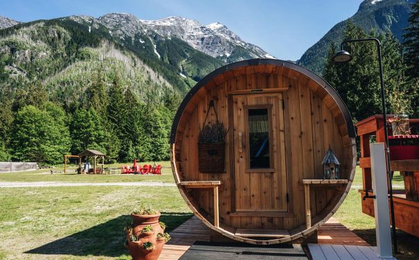 BC/Bella Coola/Bella Coola Eagle Lodge/Außenansicht