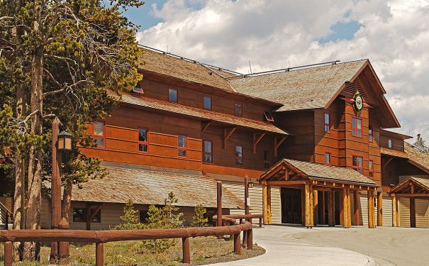 WY/Yellowstone National Park/Old Faithful Snow Lodge/Außenansicht