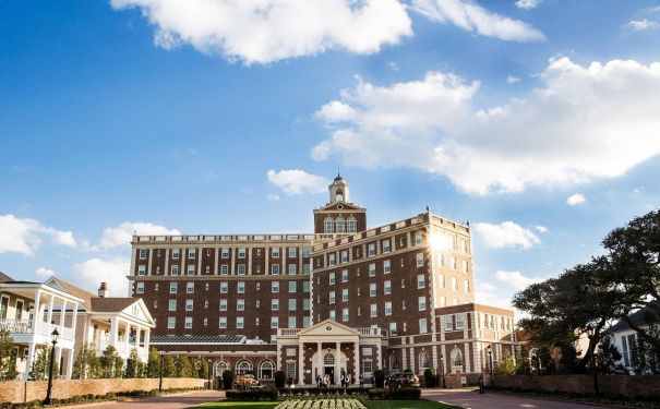 VA/Virginia Beach/The Historic Cavalier Hotel And Beach Club - aussen