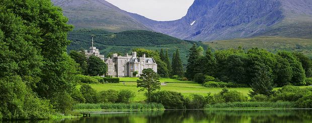 Außenansicht, Inverlochy Castle Hotel, Fort William, Schottland Credit - Expedia