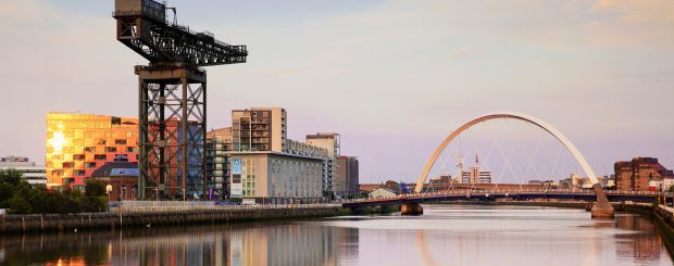 Finnieston Kran und Clyde Arc Glasgow, Schottland - Credit: VisitScotland / Kenny Lam