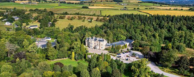 Vogelperspektive, Crossbasket Castle, Glasgow, Schottland, Credit: Crossbasket Castle