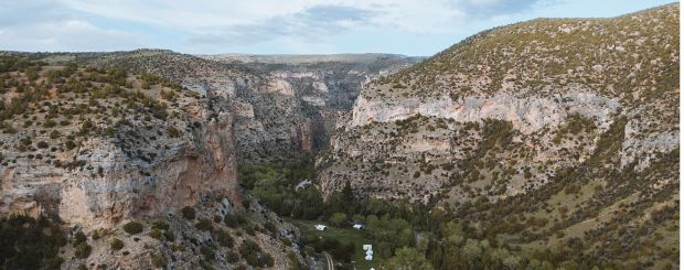 Basecamp aus der Vogelperspektive, Paintrock Canyon Ranch - Credit: Ranchlands