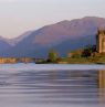 Eilean Donan Castle am Loch Duich, Dornie, Schottland - Credit: Visit Scotland / Paul Tomkins