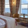 Zimmer mit Meerblick und Kingbett, Crinan Hotel, Argyll, Schottland, Credit: Crinan Hotel