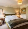 Standard Zimmer mit Kingbett, Douneside House, Tarland, Schottland, Credit: Douneside House