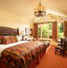 Zimmer 1 King, Rustic Inn at Jackson Hole Creekside Resort & Spa, Jackson, Wyoming - Credit: Rustic Inn at Jackson Hole Creekside Resort & Spa